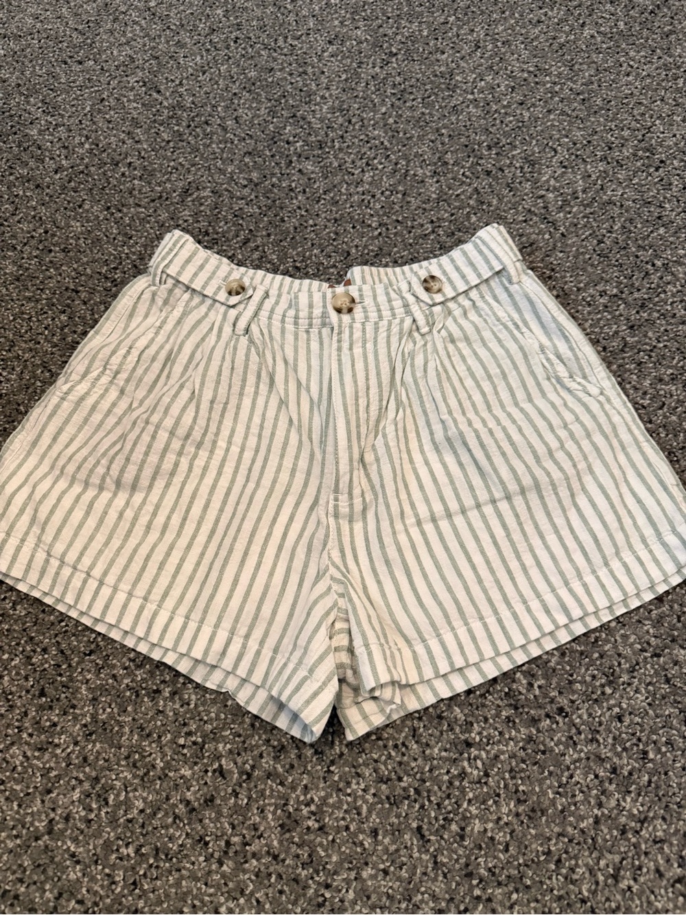 Womens 33 coastal shorts size small